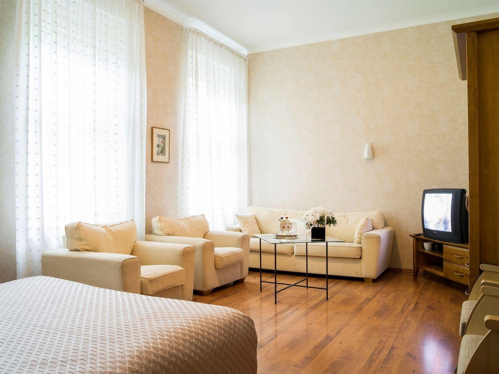 Elizabete Design Hotel Рига Экстерьер фото