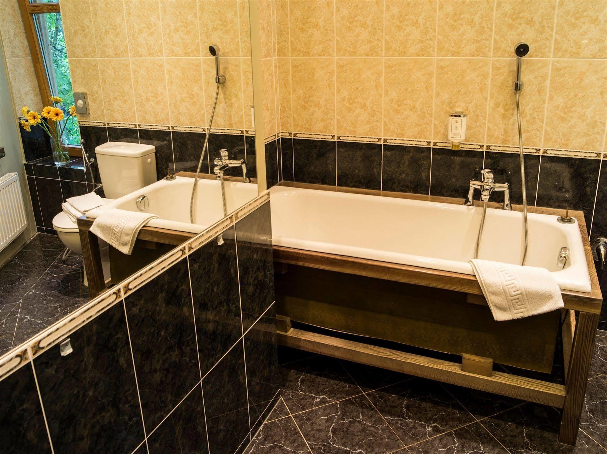 Elizabete Design Hotel Рига Экстерьер фото